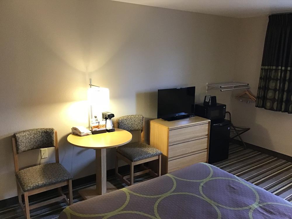 Super 8 By Wyndham Dillon Motel Eksteriør bilde