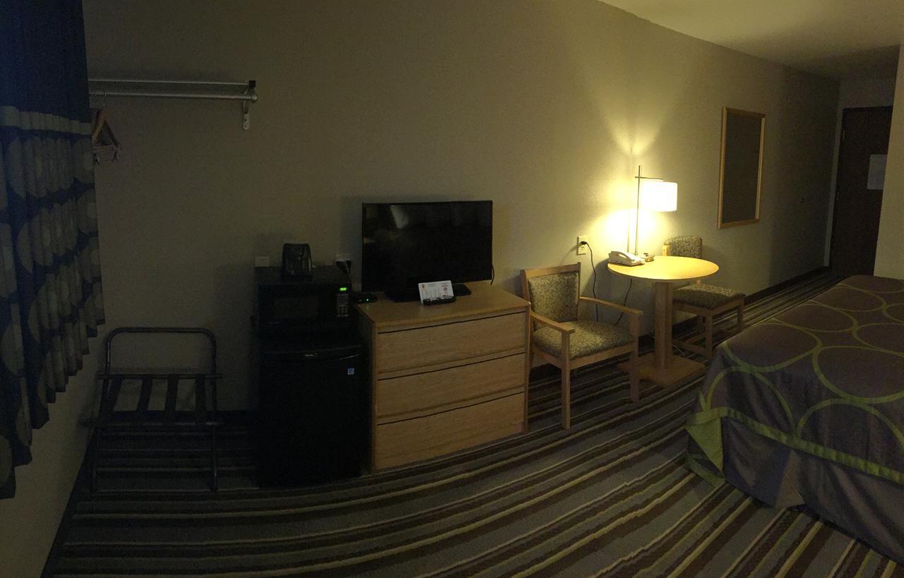 Super 8 By Wyndham Dillon Motel Eksteriør bilde